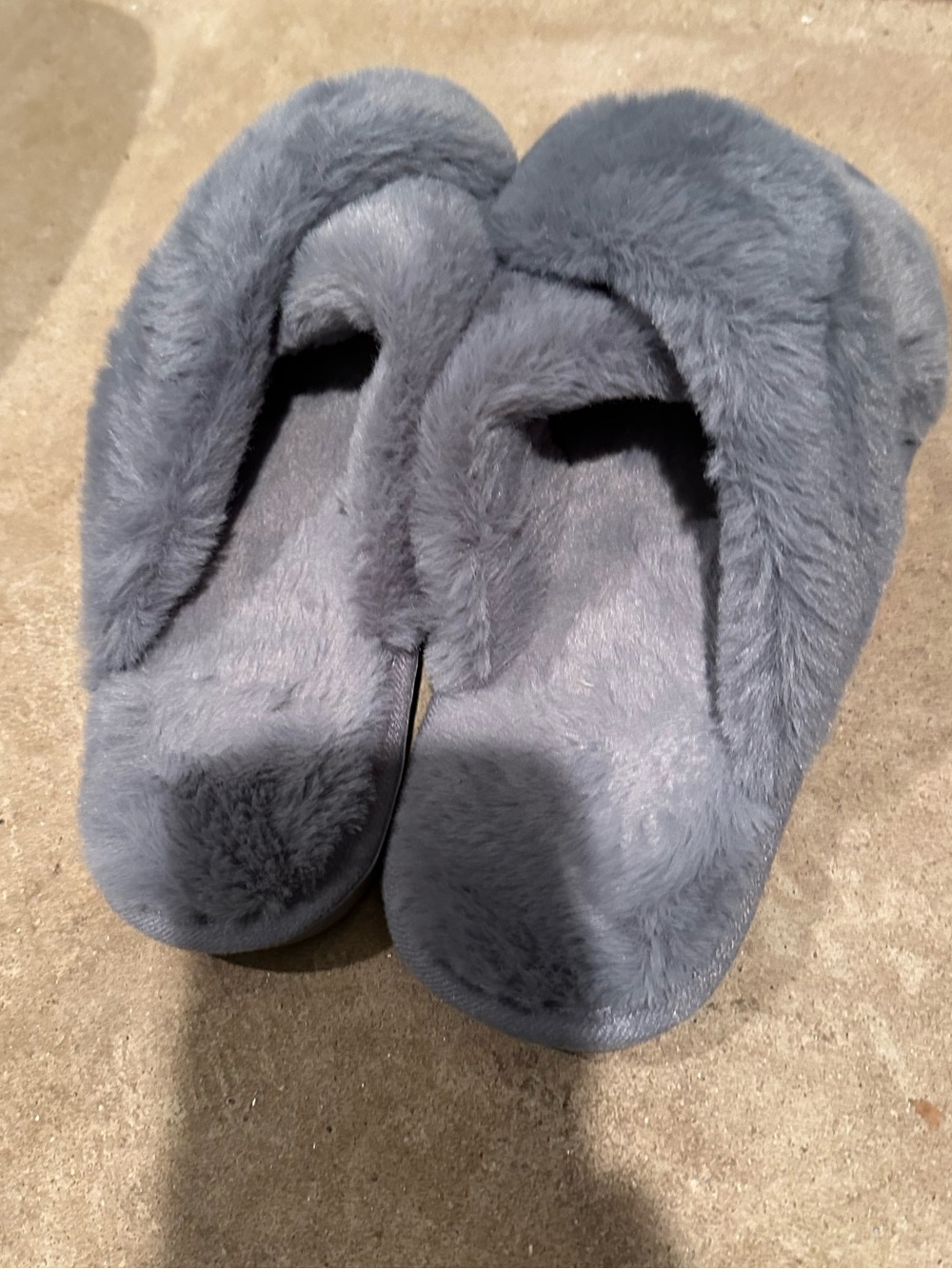 Slippers criss cross fuzzy one size blue/grey color